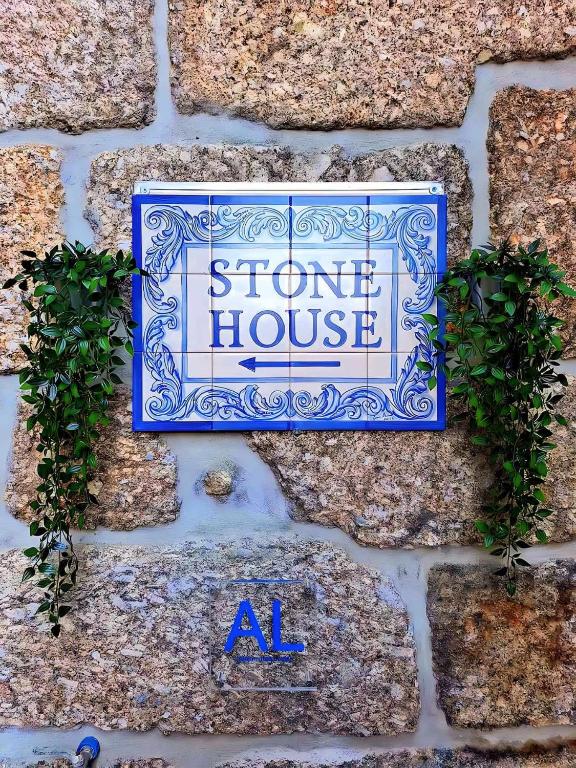 STONE HOUSE ENTRE OS RIOS