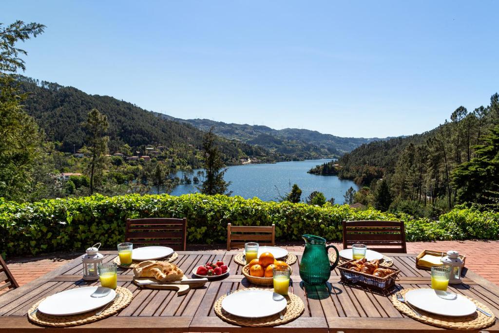 Image of Gerês Mountain Lake Views