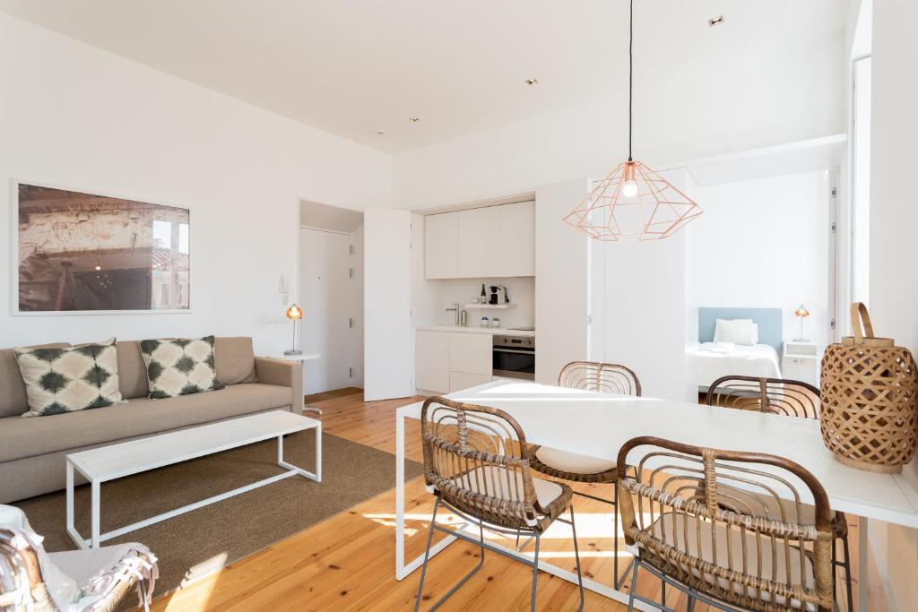 Image of Combro 77 APT 3M