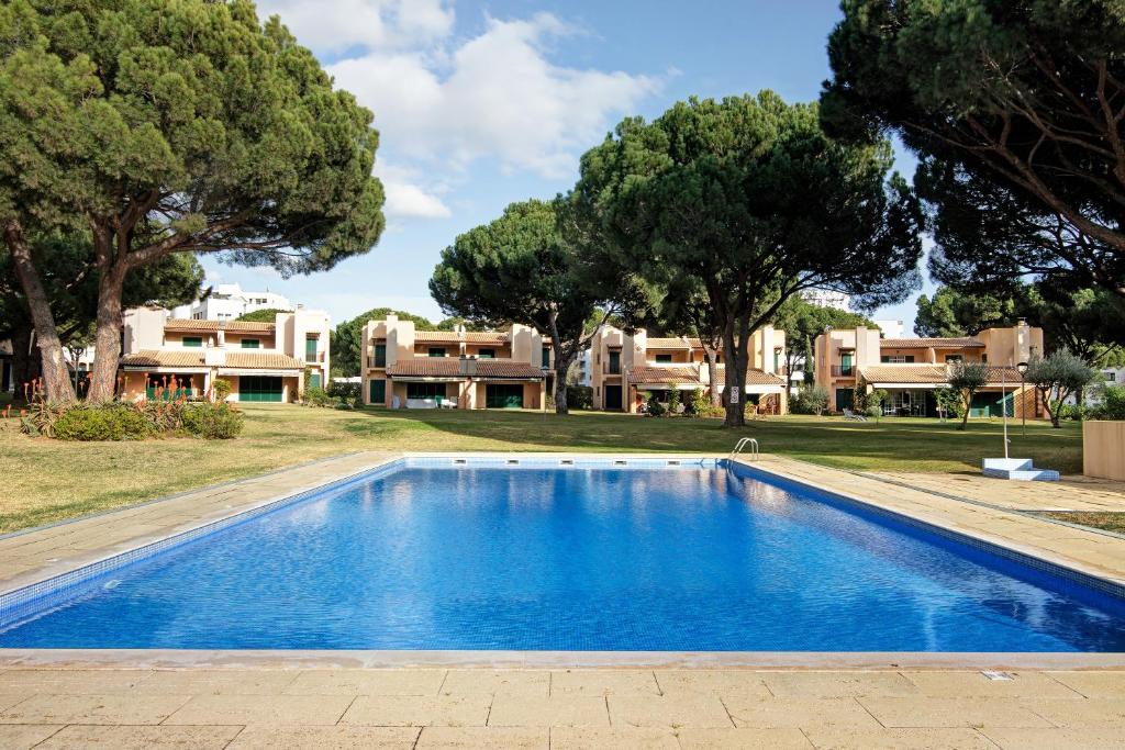 Image of VILAMOURATENIS BLUE