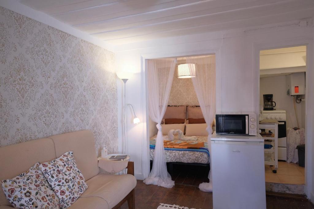Image of Small White Studio
