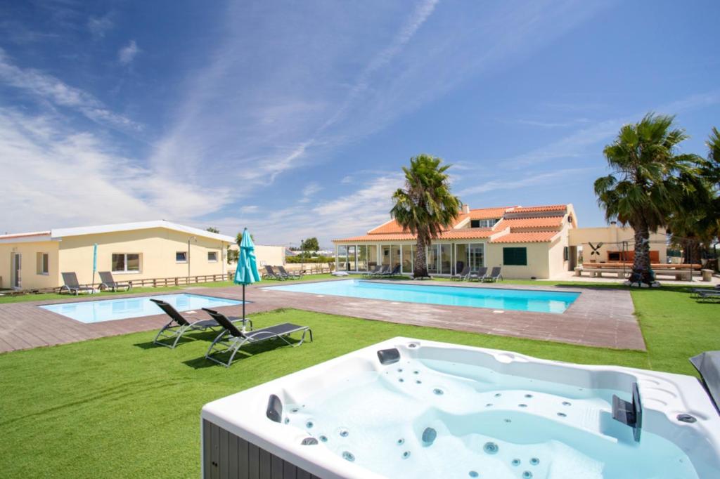 Image of VILLA MONTADO