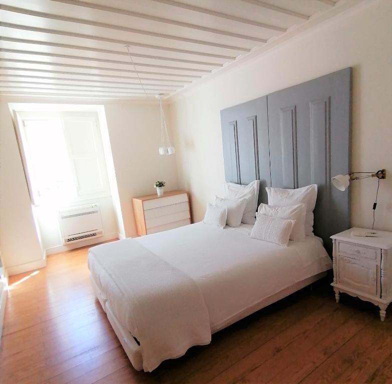 MADALENA HERMITAGE  1