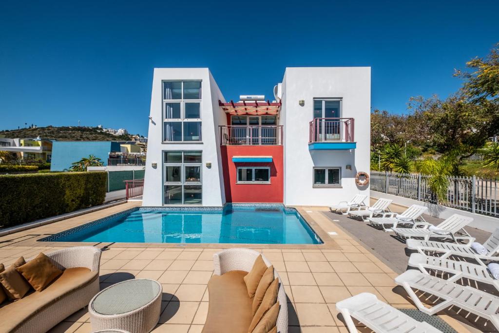VILLA ROBERT