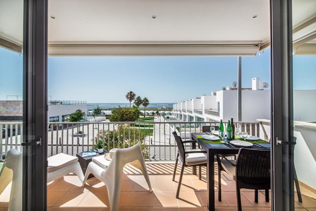 MR. SIMON BLOWMAN-FUZETA-RIA RESORT