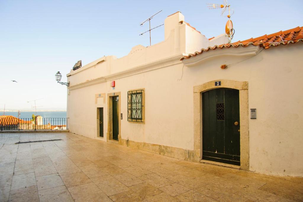 TAGUS APARTMENTS