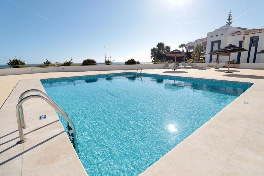V 4 COM PISCINA
