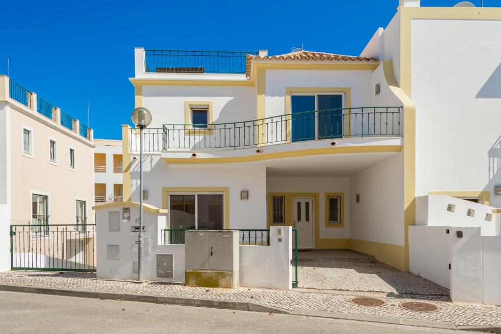 Image of VILA ALVOR RIA