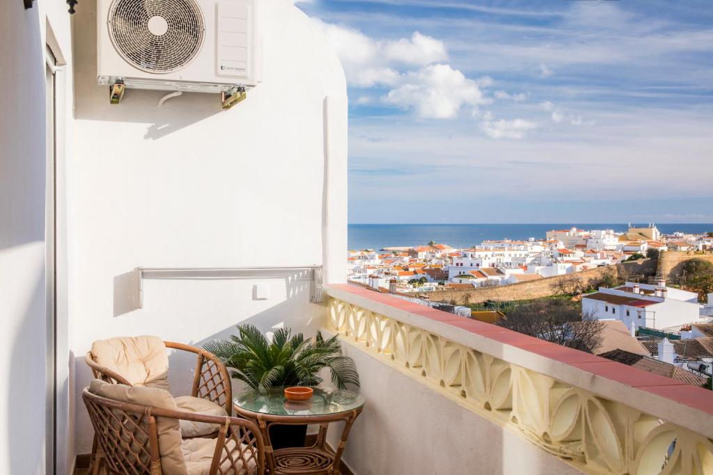Image of Top Floor Art Apartment
