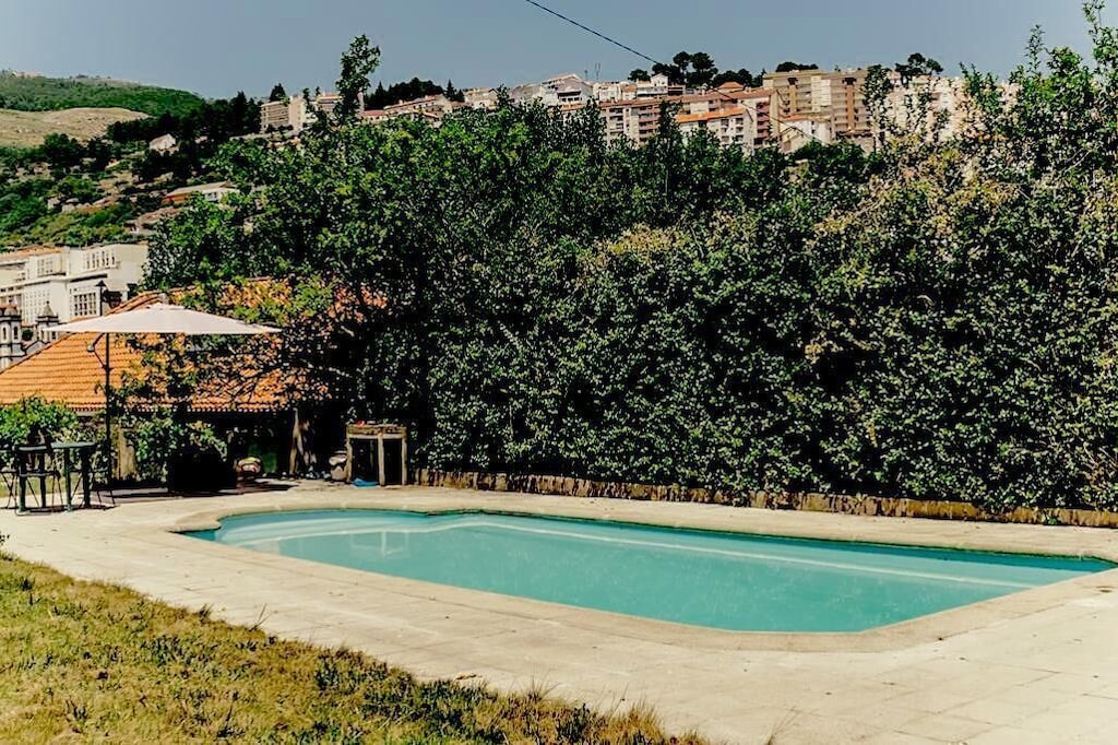 ABRIGO - CASA RÚSTICA