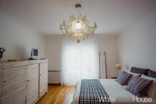Image of WHITE GUESTHOUSE