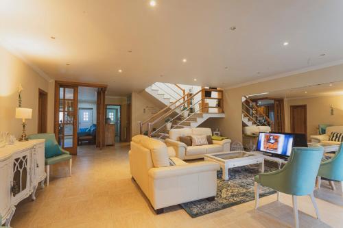 Image of BEST HOUSES 41