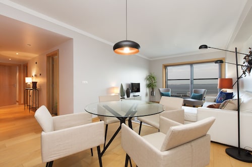 APT IN LISBON ORIENTE 57 21 I