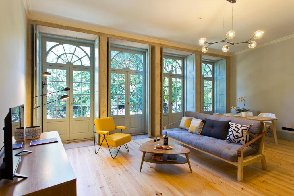 TRAIT HOUSE T2