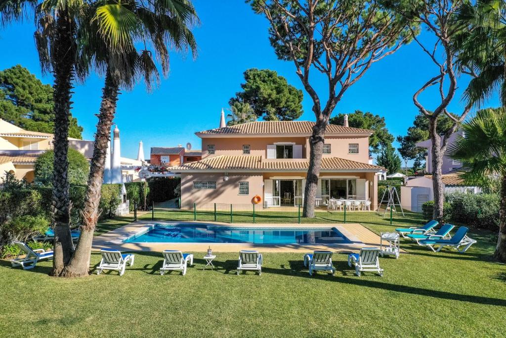 Image of Villa with Garden and Pool
