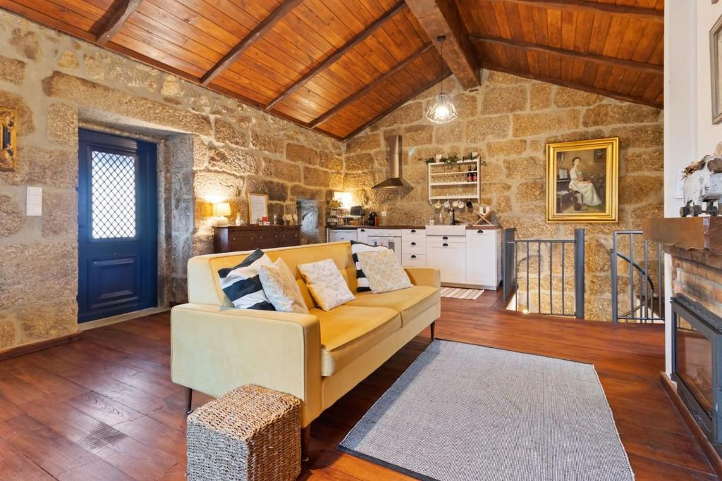 ABRIGO DO MEZIO - COUNTRY HOUSE