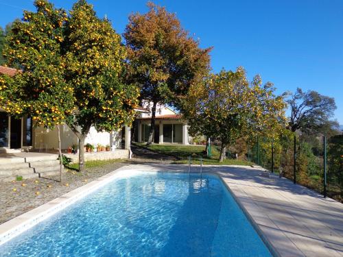 VILLA WITH SWIMMING POOL