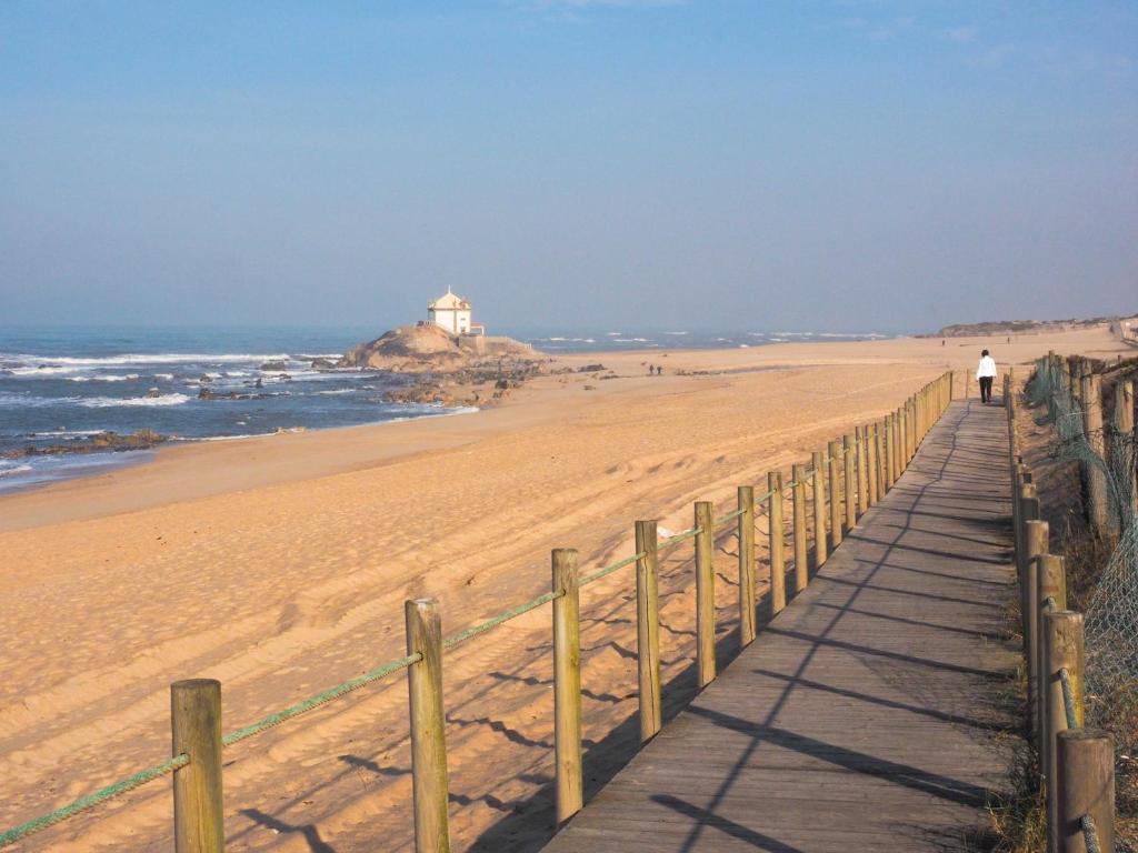 CHARMING CHALET NEAR THE BEACH, OPORTO
