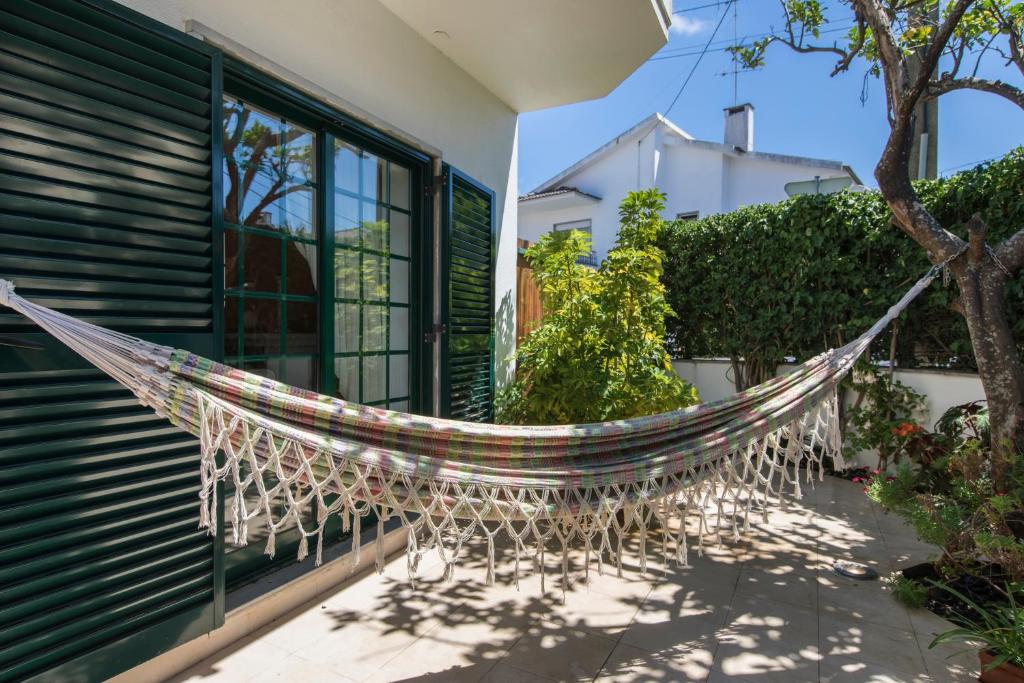 FAMILY LEMON TREE HOUSE