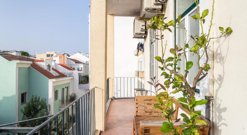 NEW & ARTISTIC APARTMENT LISBON