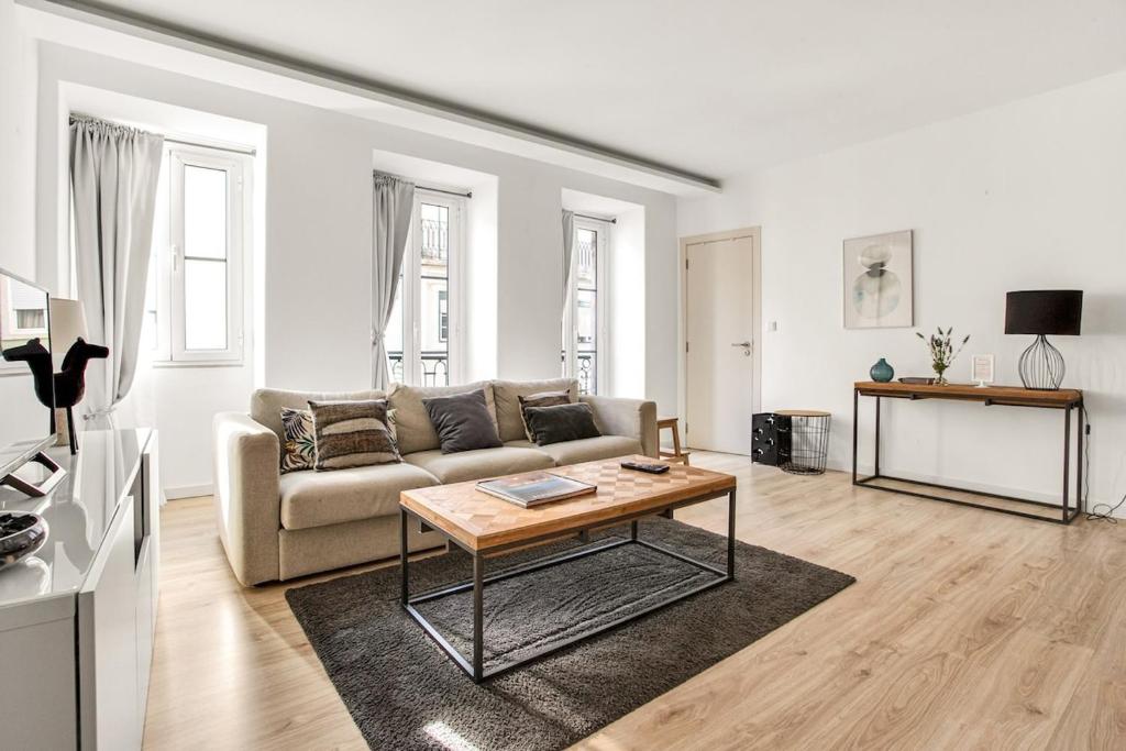 APARTAMENTO RUA DO CURA 24 C R/C