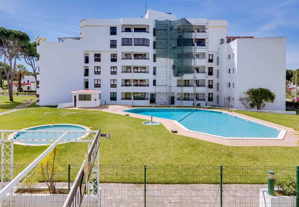 EDIFICION TÉNIS GOLFEMAR