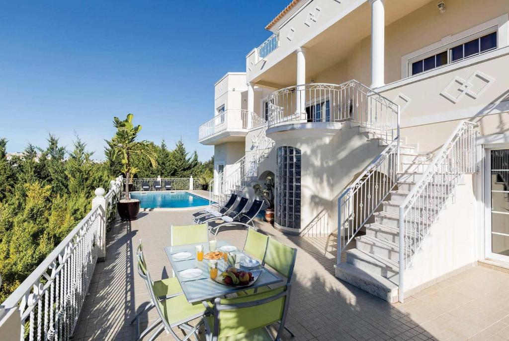 CASA ENCOSTA DA BAIA