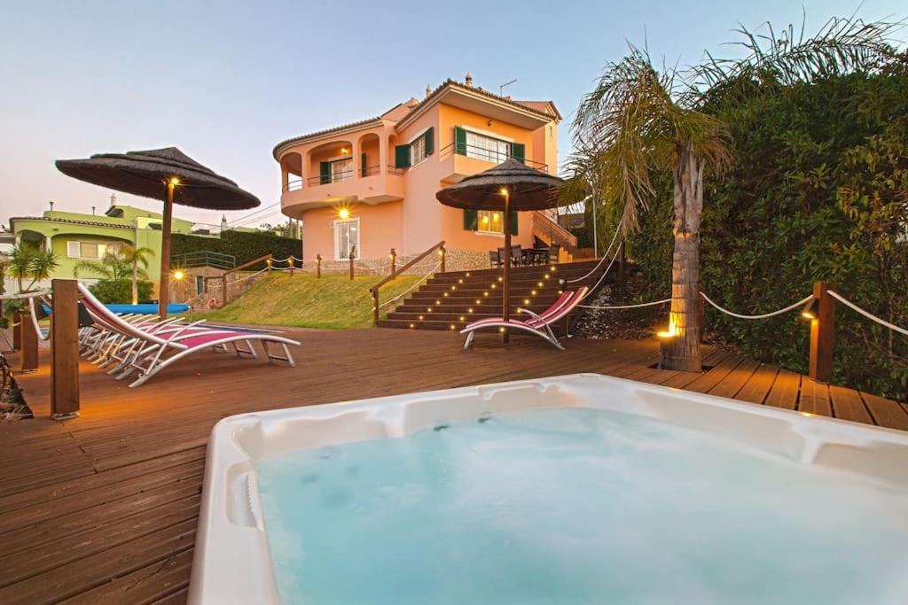 VILLA ARADE RIVER SIDE
