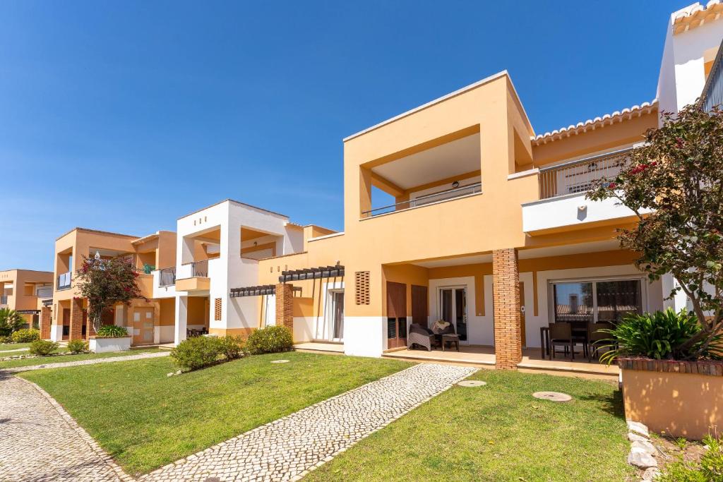 VALE DA RIBEIRA RESIDENCES - CASA 67