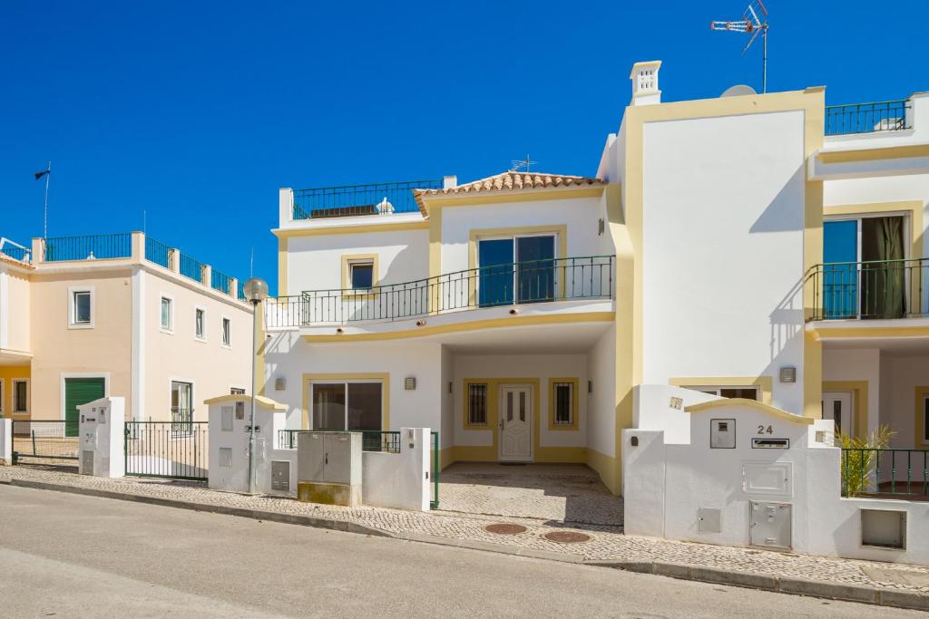 CASA DO ALTO DA RIA