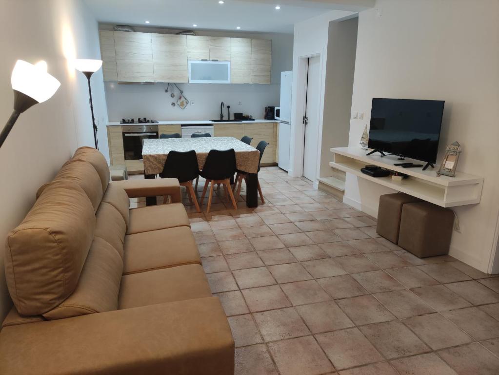 CASA COSTA HOUSE