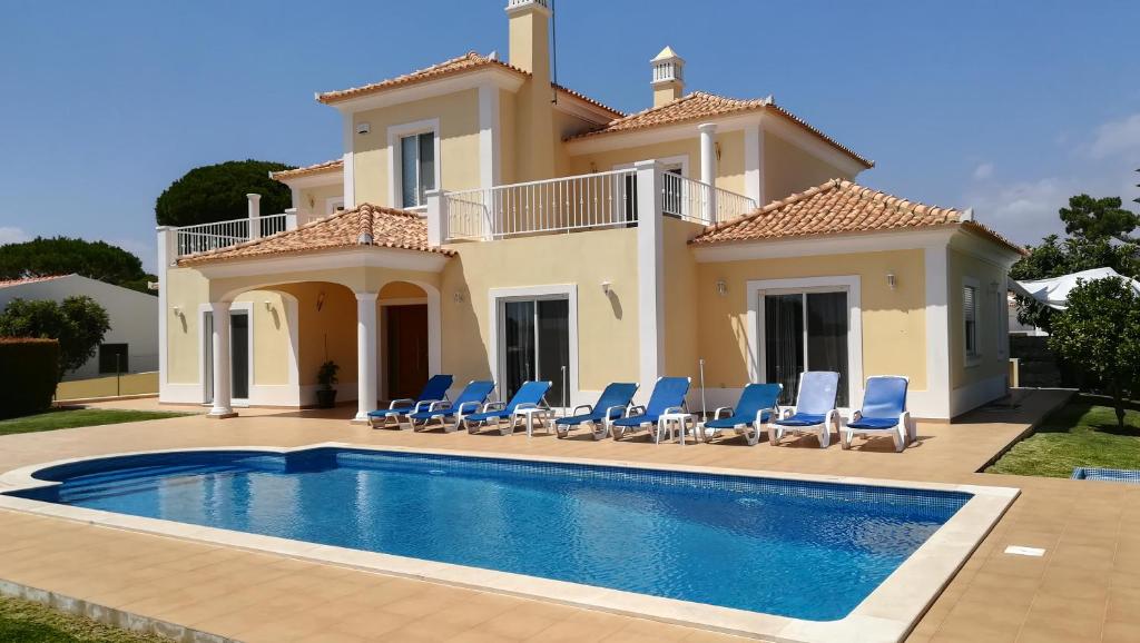 VILLA DOMINGUES