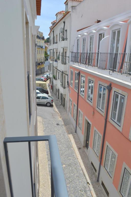 BRAND NEW BEAUTIFUL CENTRALLY APARTMENT
