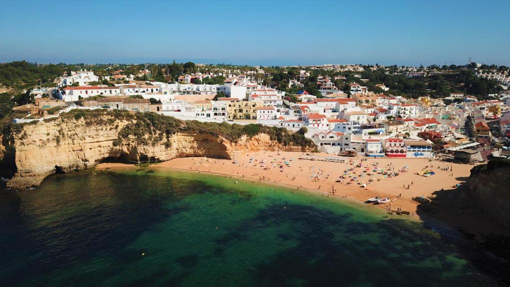 CARVOEIRO COZY & QUIET 3 BED APART.