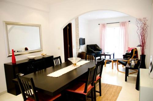 FRIENDS AND FAMILY HOUSE