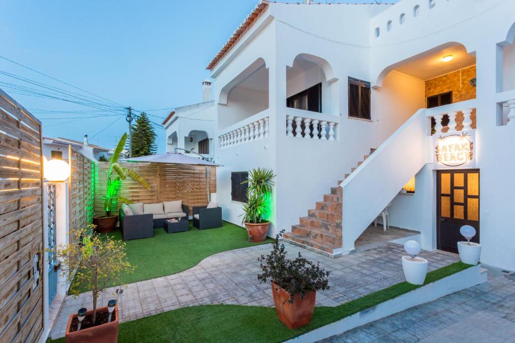 SAFARI BEACH GUEST HOUSE