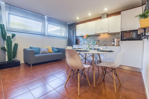Image of HOUSE AND PEOPLE - TOURISM RENTALS