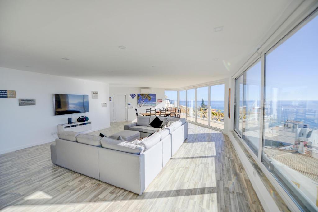 AMAZING PENTHOUSE SEA VIEW