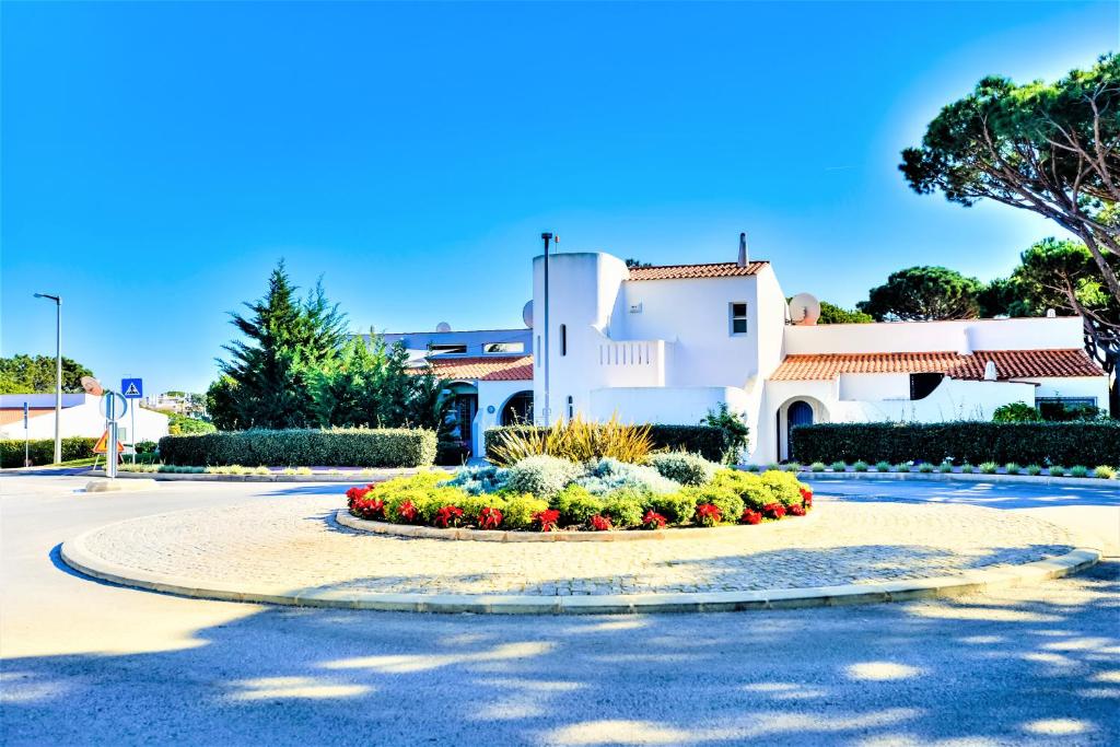 MORADIA VALE DE LOBO