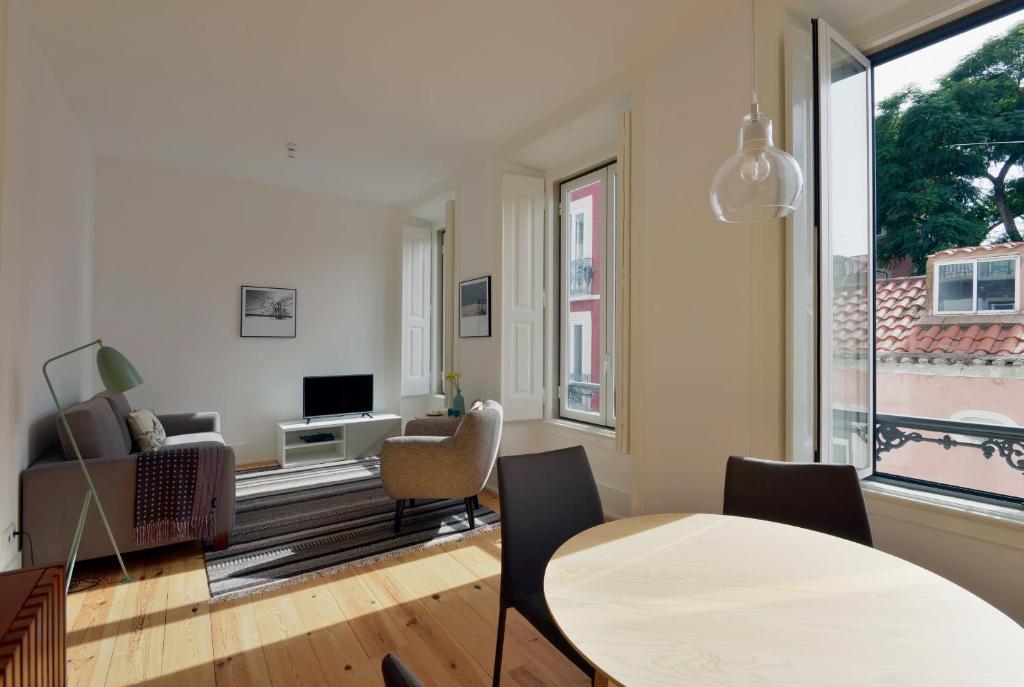 TRENDY  APARTMENT