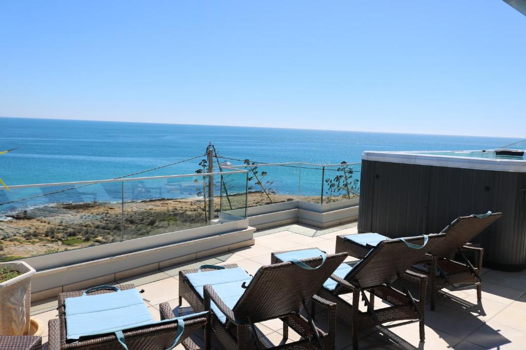 MORADIA CALHETA PRAIA DA LUZ