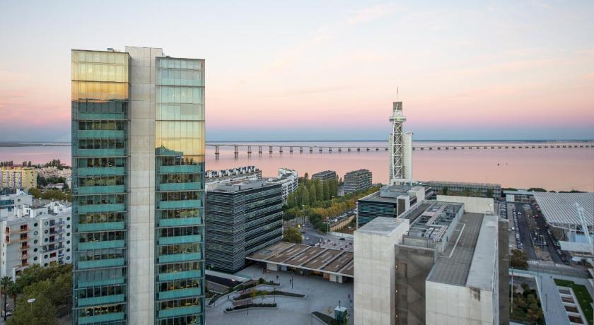 PANORAMIC LIVING LXXIX