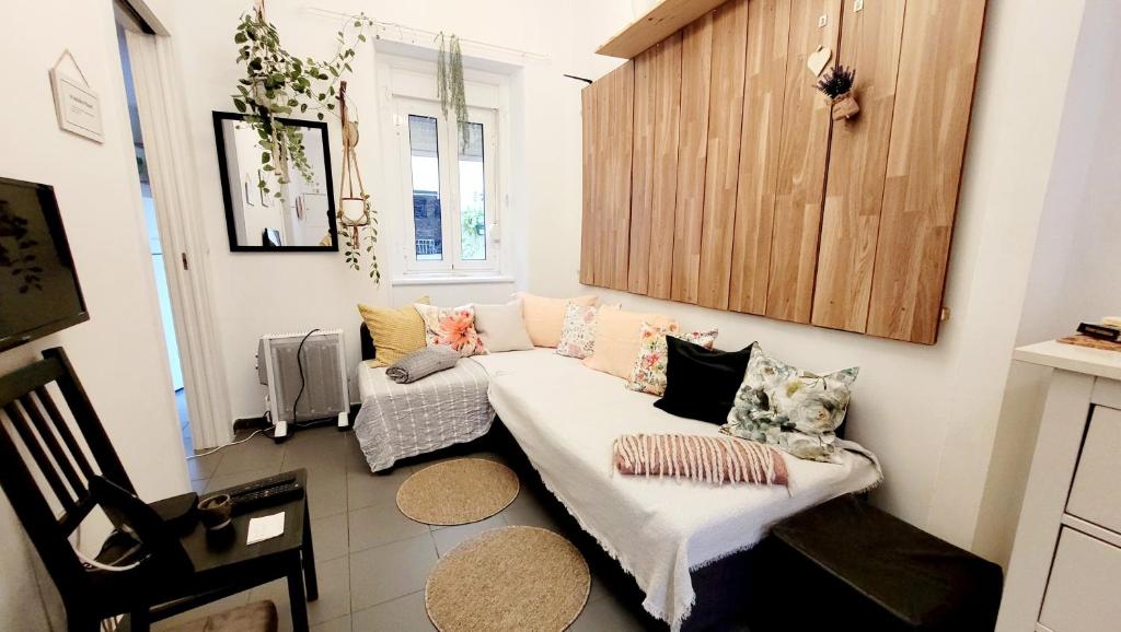 OM FAMILY APARTMENT