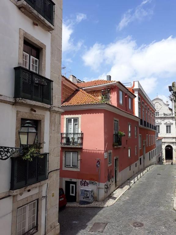 LISBON DETAILS IV