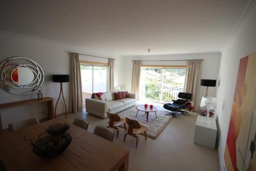 STUNNING TOWNHOUSE T3