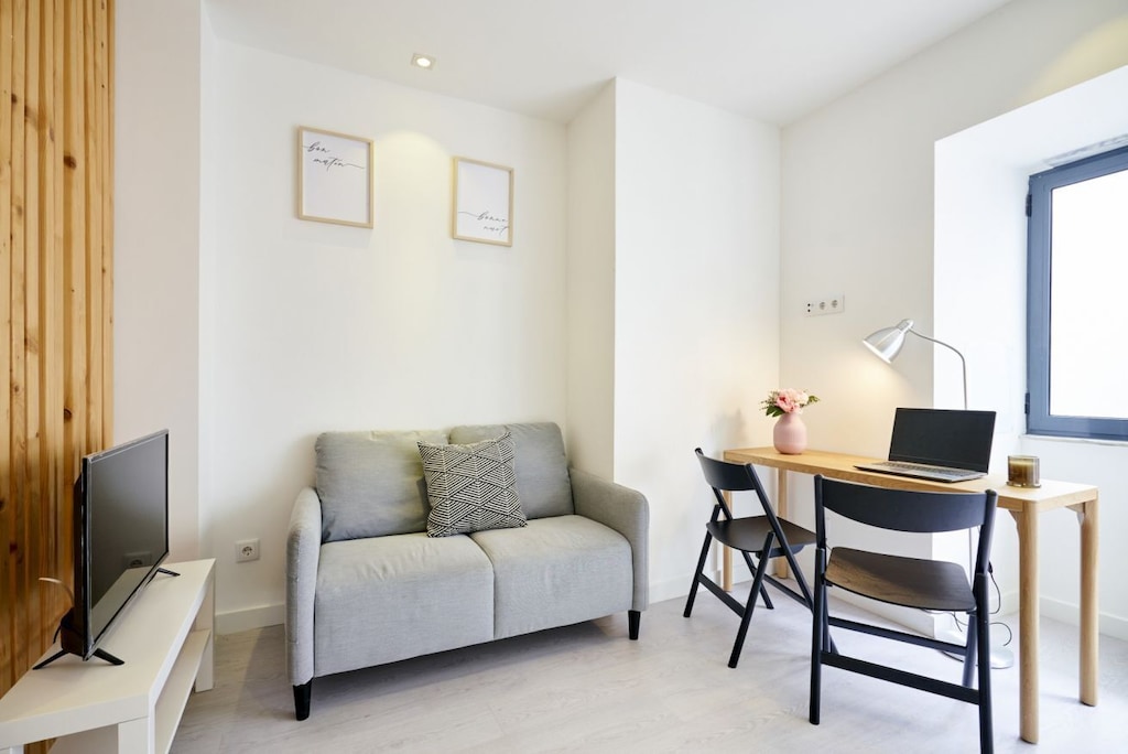 ART AND DESIGN APARTMENT IN LISBON
