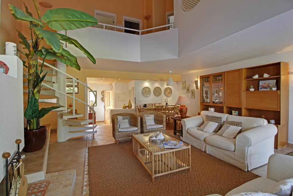 VILLA HOLE IN ONE