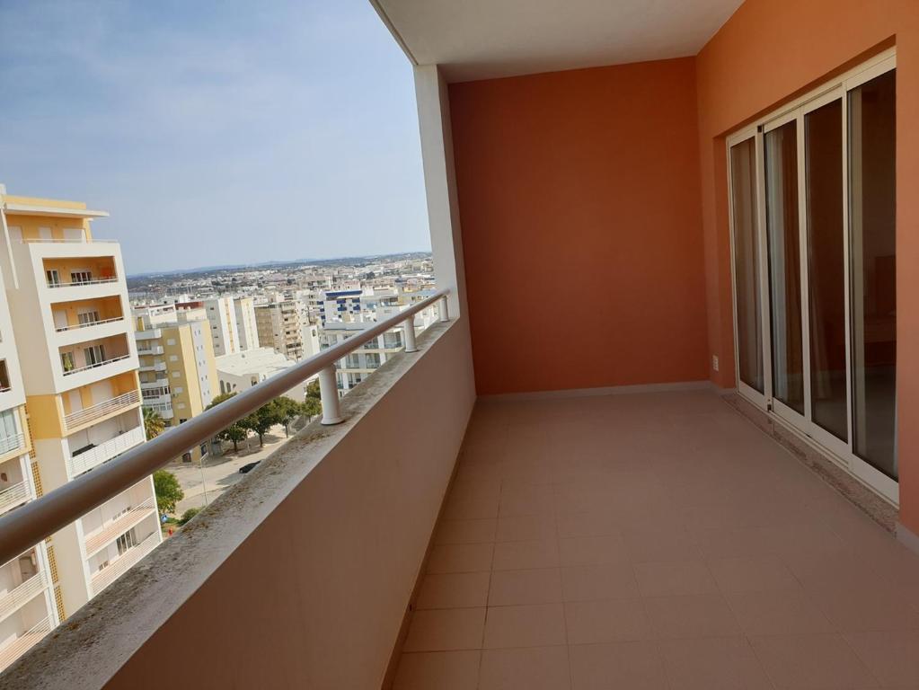 Image of STUDIO 17-606