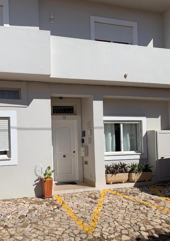 CASA 4 MEIA PRAIA BAÍA DO SOL