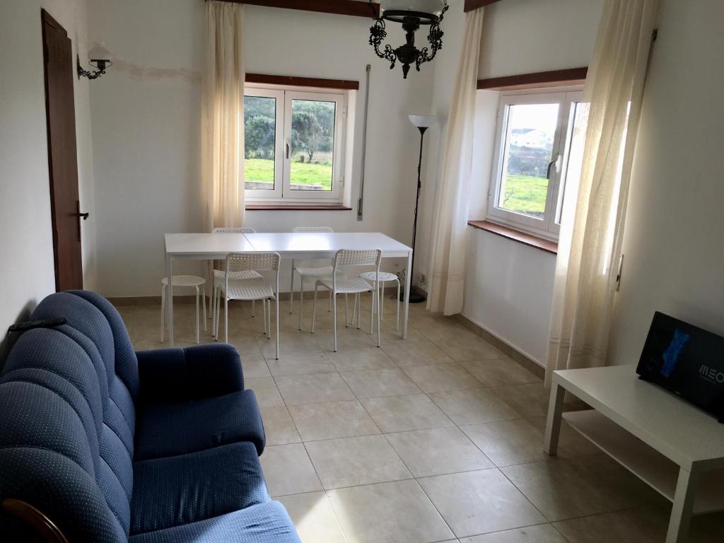 TRAJADINHA FELO HOUSE